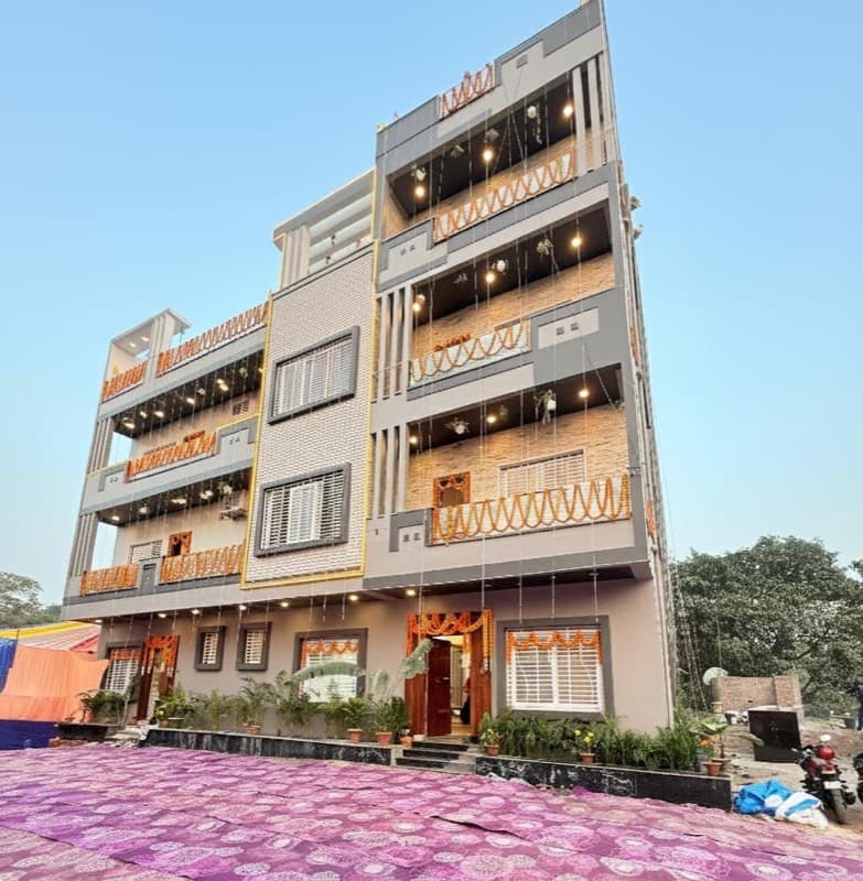 Building exterior with decorative lighting